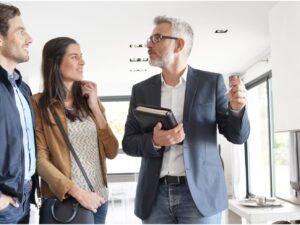 SEVEN ESSENTIAL STEPS TO CHOOSE THE RIGHT AGENT