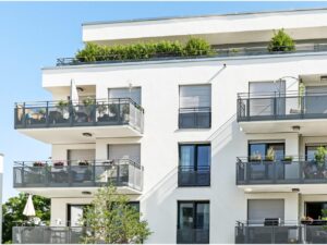 CONSIDERING THE PURCHASE OF A HOUSE OR AN APARTMENT?